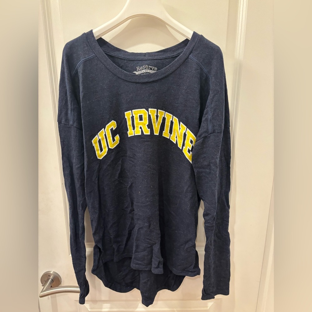 Preloved UC Irvine Navy Blue College Sweatshirt with Yellow Logo - M